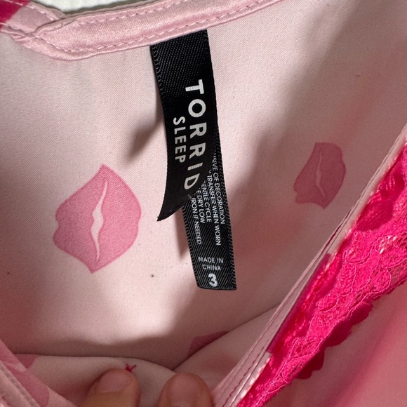 Torrid Sleep Satin Kissy Lips Cami Tank Top Hot Pink Women’s Size 3X - Picture 5 of 6